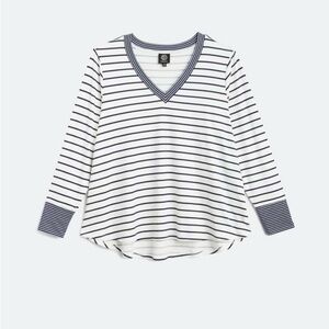 Women’s 1X casual v neck top